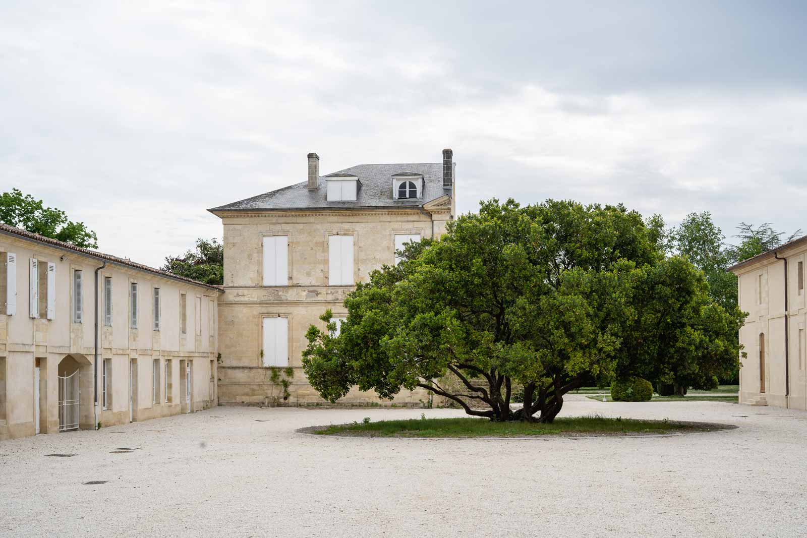 Der Innenhof auf dem Chateau Mouton Rothschild